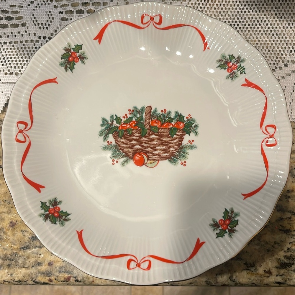 Vintage Walbrzych Fine China "Basket Of Cheer"  10" Christms Dinner Plates x4